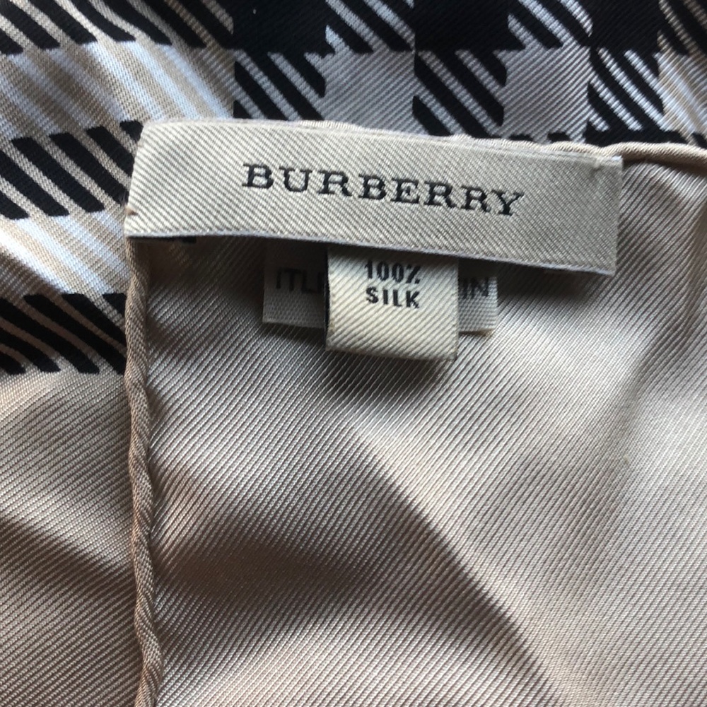Burberry %100 silk scarf